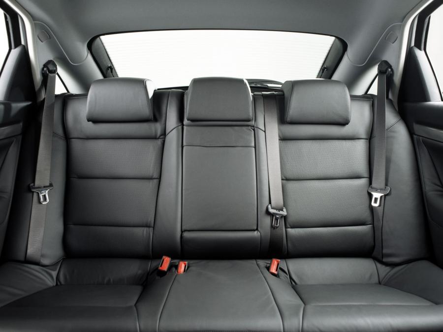  Holden Vectra Hatchback 2003 года  (фото 10 из 18)